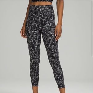 NWT❗️Lululemon 25" Align B&W Crop Leggings